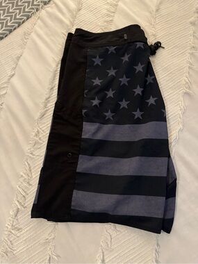 Black & Gray Star-Stripe Men’s Bathing Suit